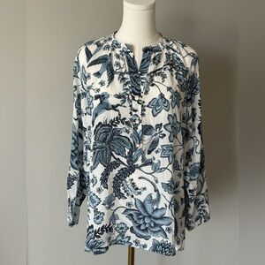 Spartina 449 Silk Blue/White Floral🪻Rabbits 🐇 Butterflies 🦋 Blouse-M